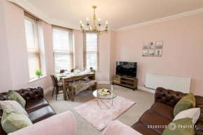 Elegant 2bed Apt- Bmouth Beach Front with Parking